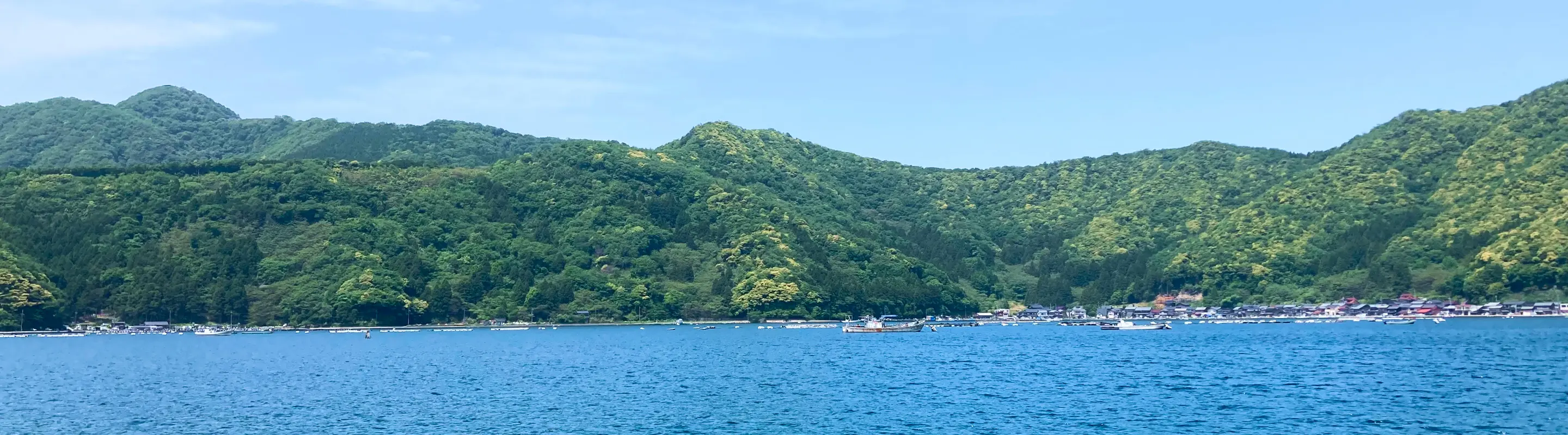 福井県美浜町の海と山の写真